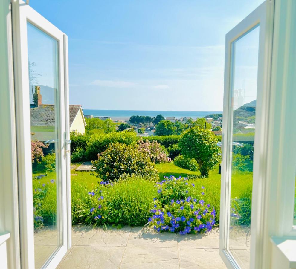 Gordy Hall -sea Facing Welsh With Stunning Views Holiday home