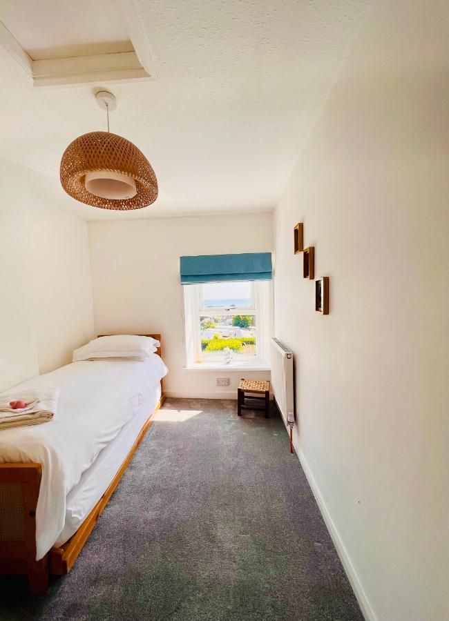 Gordy Hall -sea Facing Welsh With Stunning Views * Pendine
