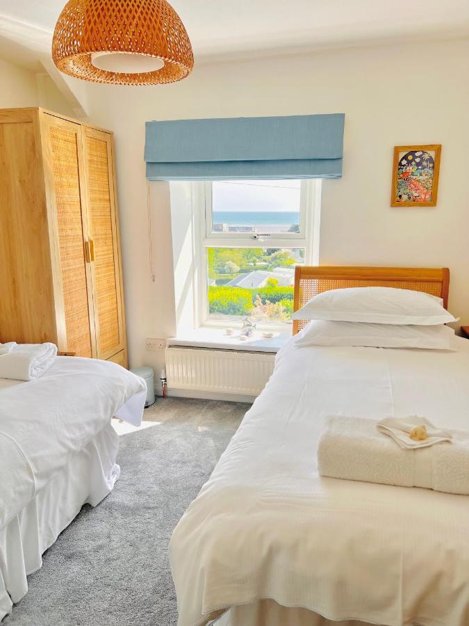 Gordy Hall -sea Facing Welsh With Stunning Views Pendine