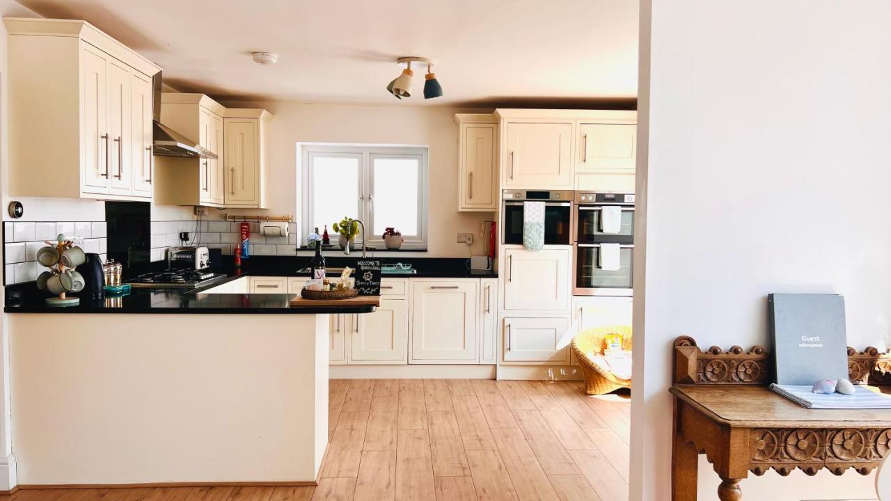 Gordy Hall -sea Facing Welsh With Stunning Views * Pendine