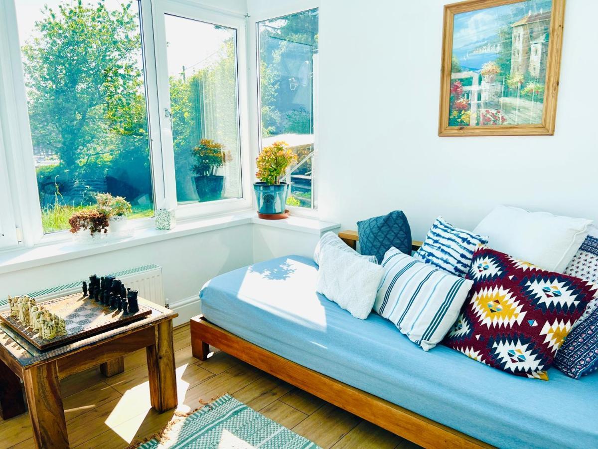 Gordy Hall -sea Facing Welsh With Stunning Views *