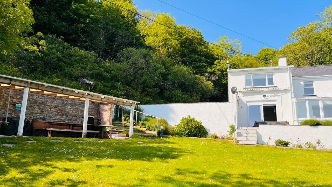 Gordy Hall -sea Facing Welsh With Stunning Views *
