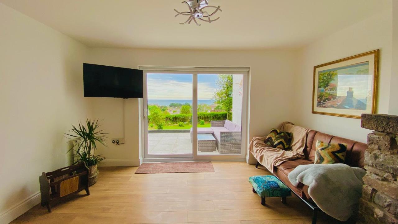 Gordy Hall -sea Facing Welsh With Stunning Views Holiday home Pendine