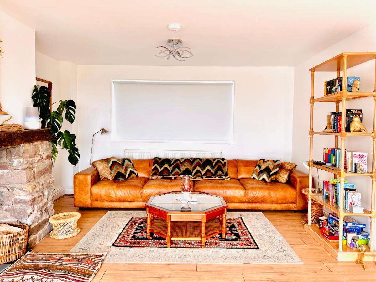 Gordy Hall -sea Facing Welsh With Stunning Views Holiday home Pendine