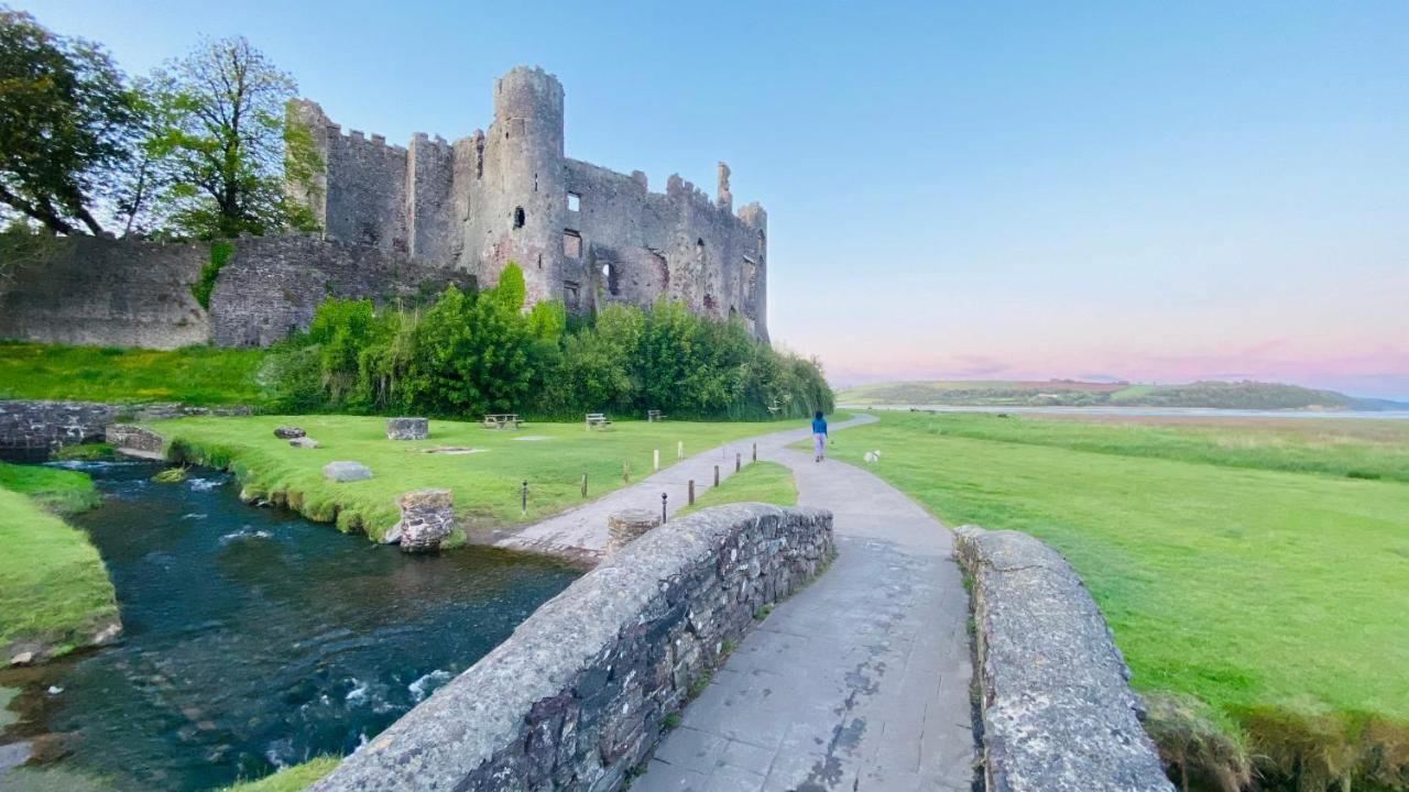 Gordy Hall -sea Facing Welsh With Stunning Views *