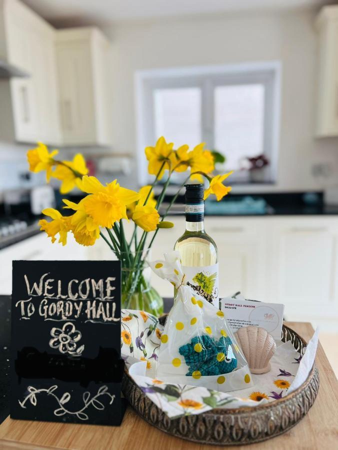 Gordy Hall -sea Facing Welsh With Stunning Views Holiday home *