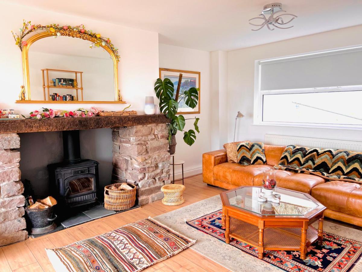 Gordy Hall -sea Facing Welsh With Stunning Views Holiday home