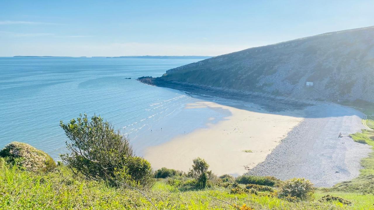 Gordy Hall -sea Facing Welsh With Stunning Views Pendine